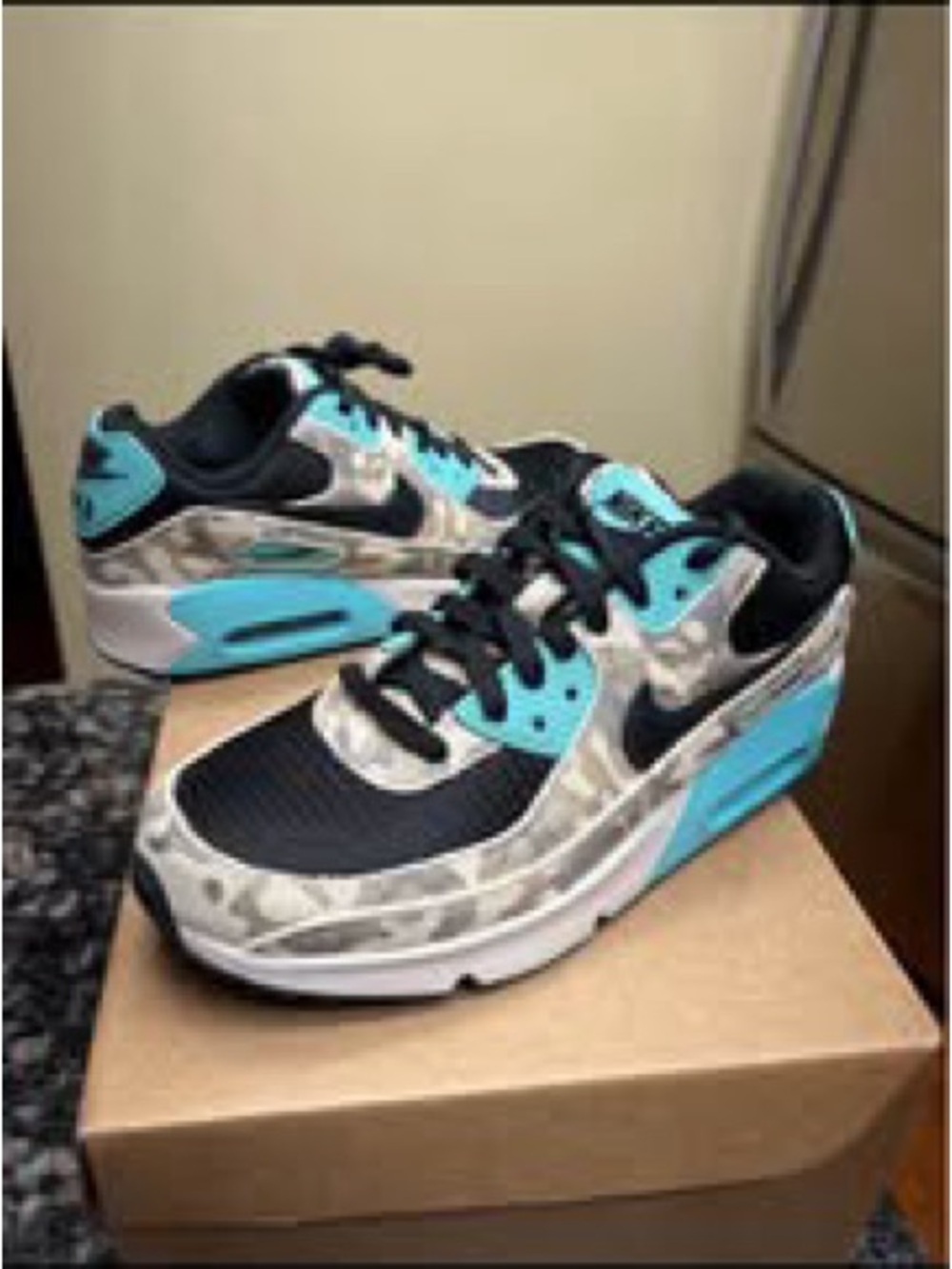 Nike Women’s Sz 7/ 5.5Y Black & Teal Camo Aurora Sneakers